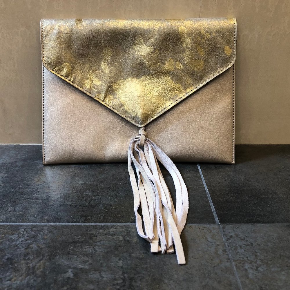 🛍️✨ 3 for $20 Closet Sale ✨🛍️ Envelope purse NWOT
